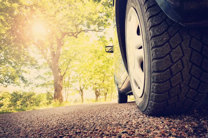 Car travel: Switch to High Performance Summer Tires for Road Trips